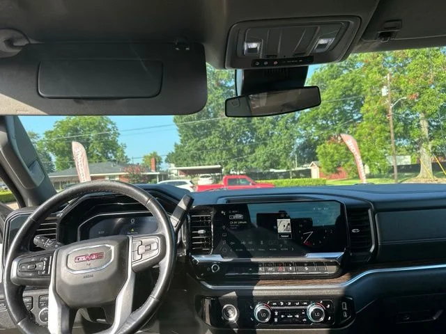 Used 2022 White GMC SLE image 26