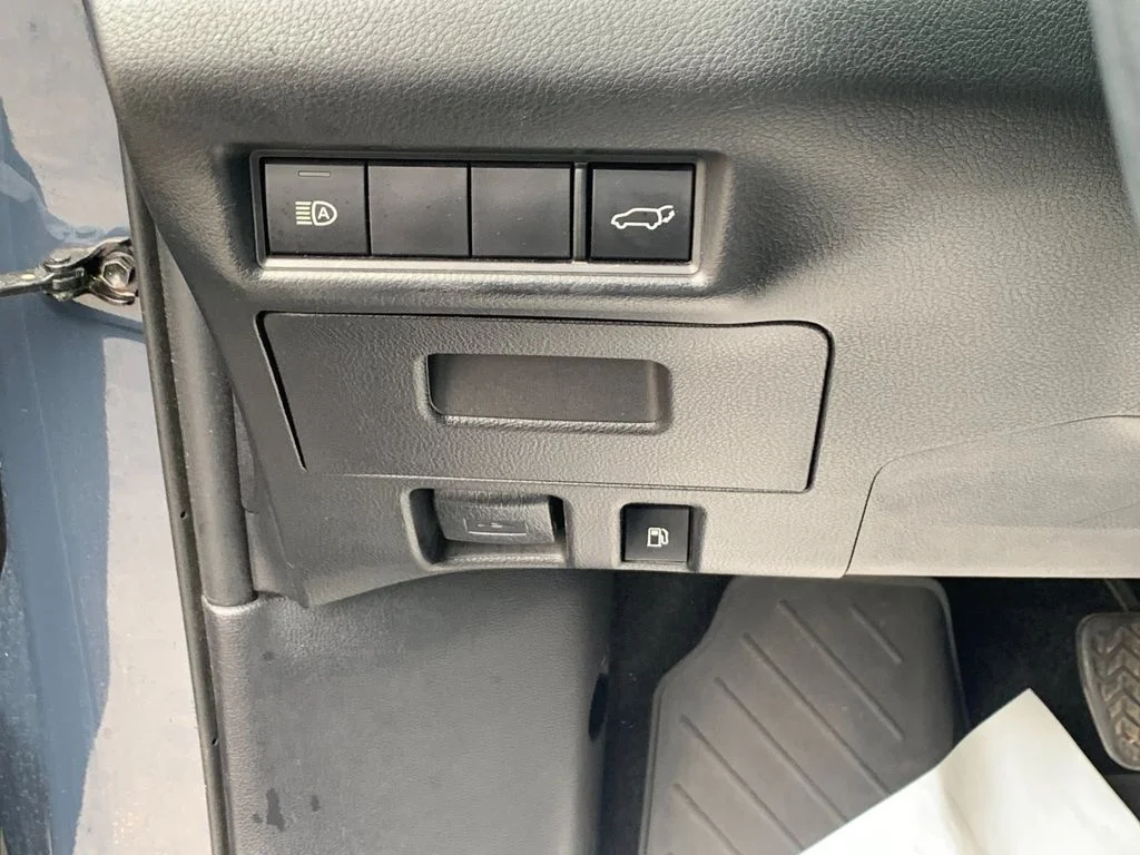 Used 2024 White Toyota XLE image 32