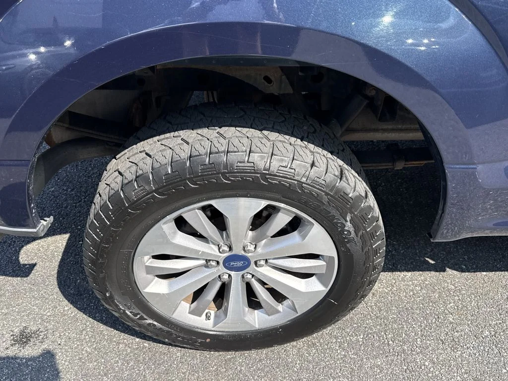 Used 2018 Blue Ford XL image 11
