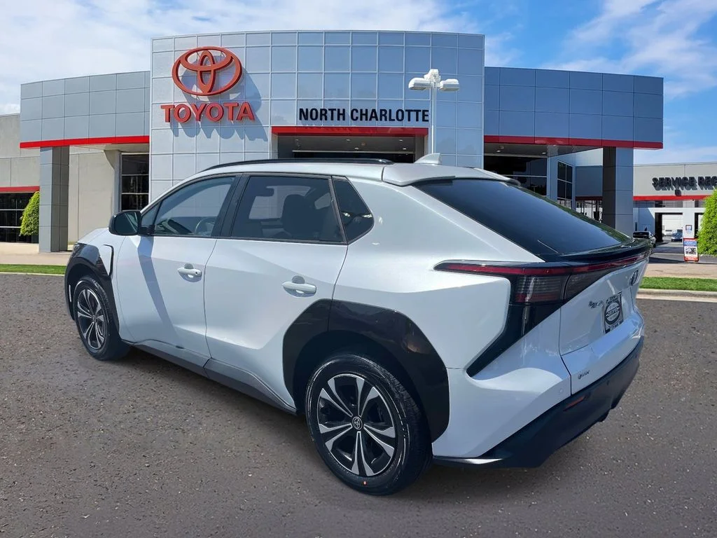 2024 Toyota bZ4X XLE - Photo 8