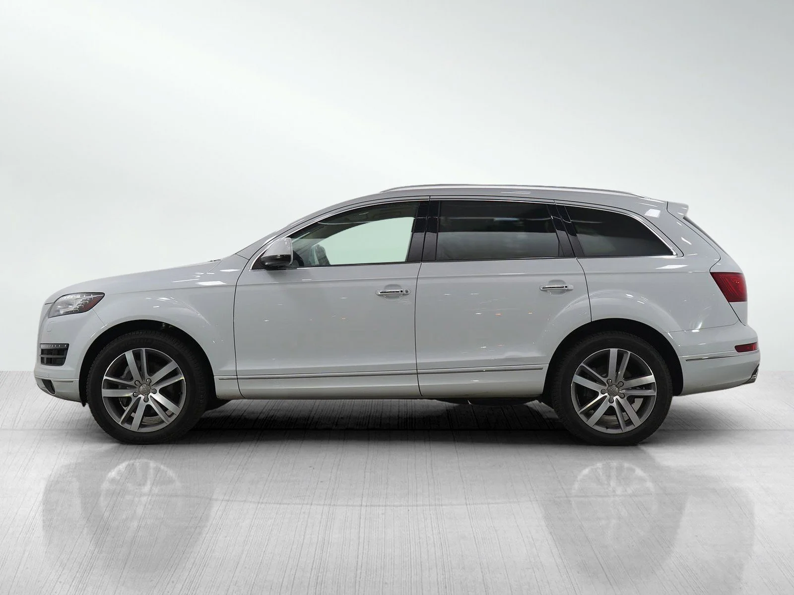 Used 2014 Audi Q7 Premium with VIN WA1VMAFE7ED013566 for sale in Minneapolis, Minnesota