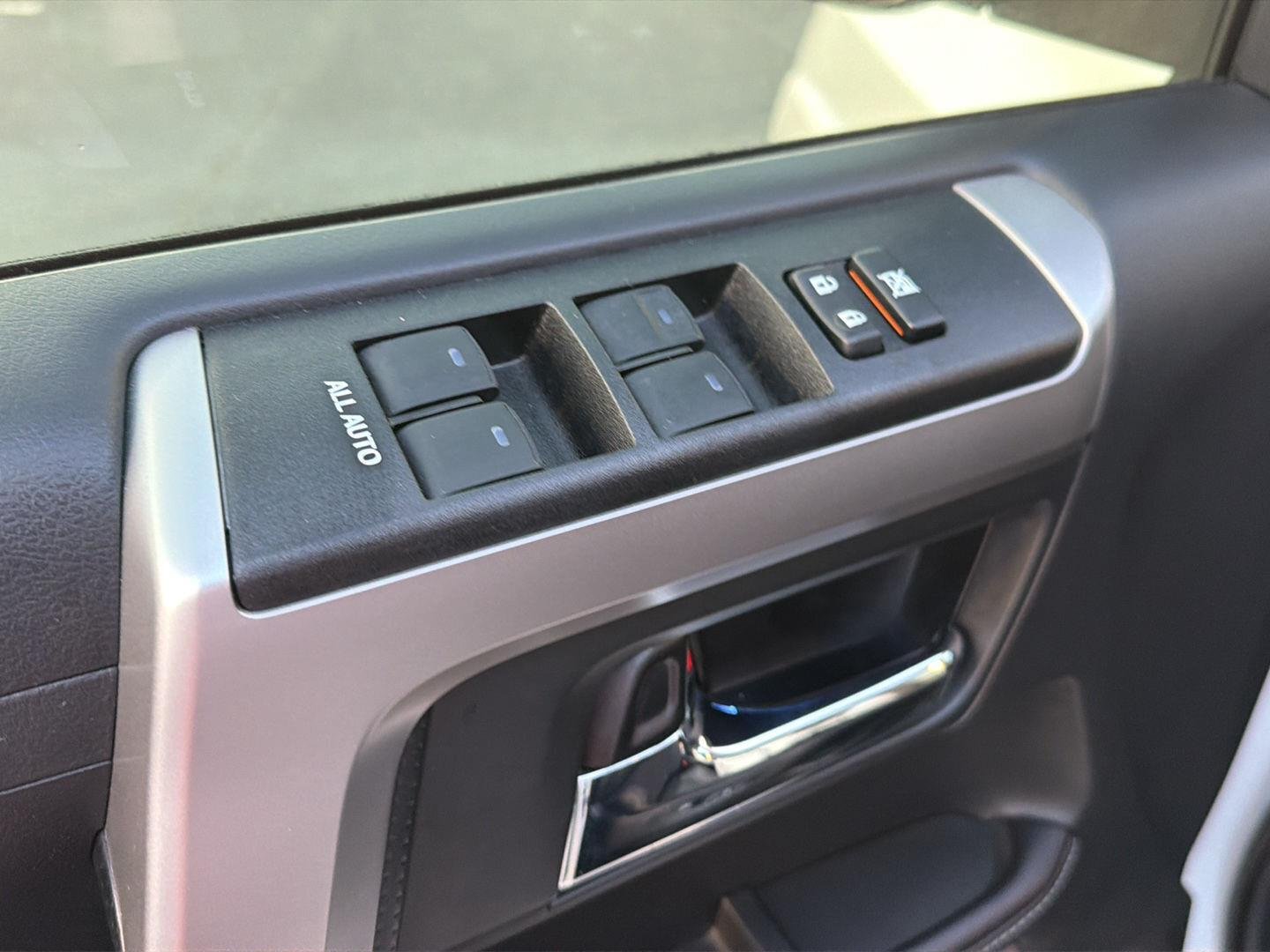 Used 2024 Wind Chill Pearl Toyota Limited image 34