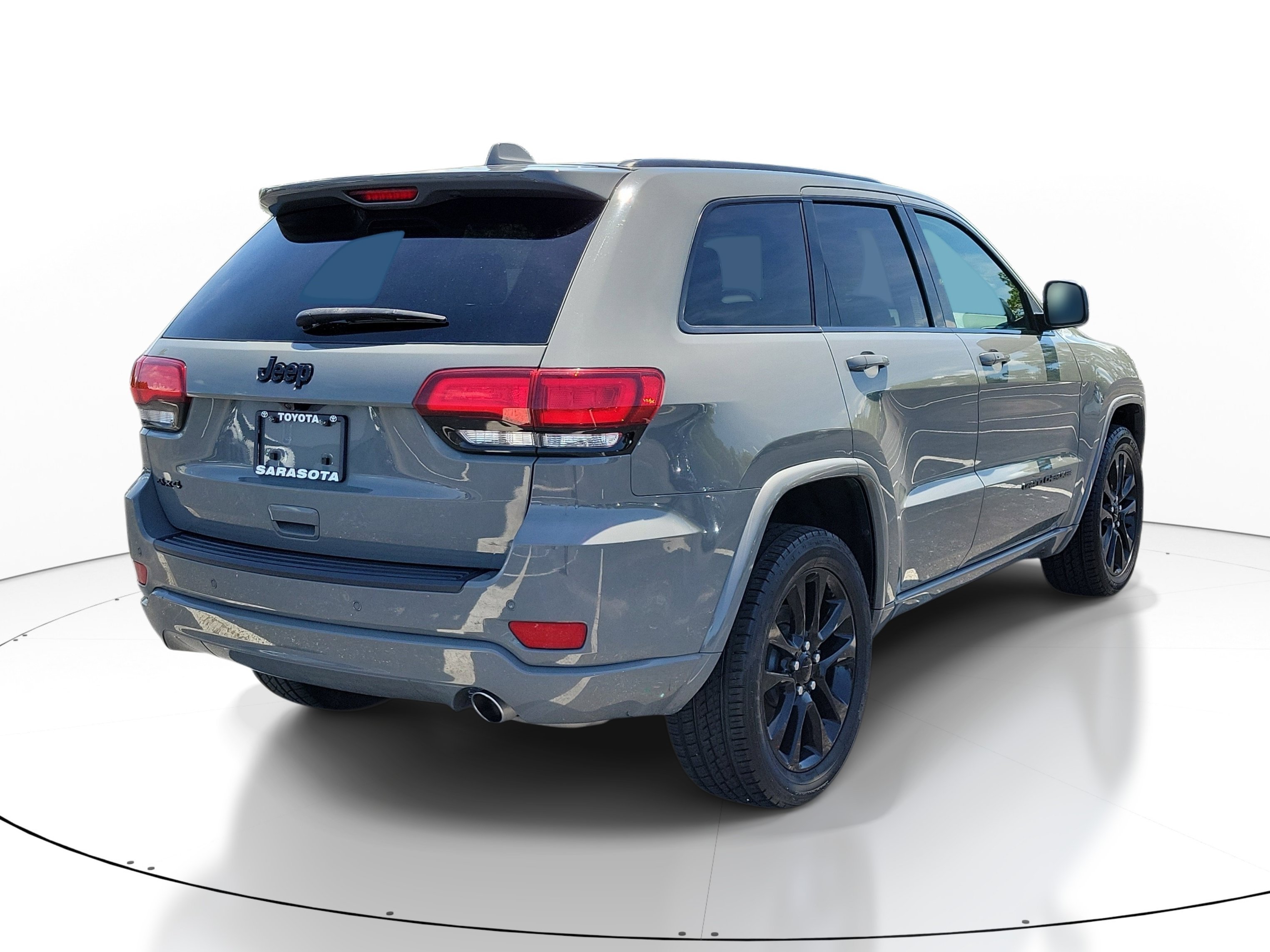 Used 2021 Sting-Gray Clearcoat Jeep Laredo X image 5