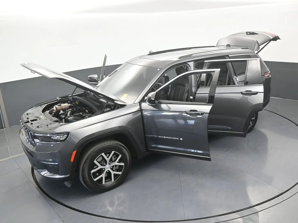 Used 2023 Baltic Gray Metallic Clearcoat Jeep Limited image 68