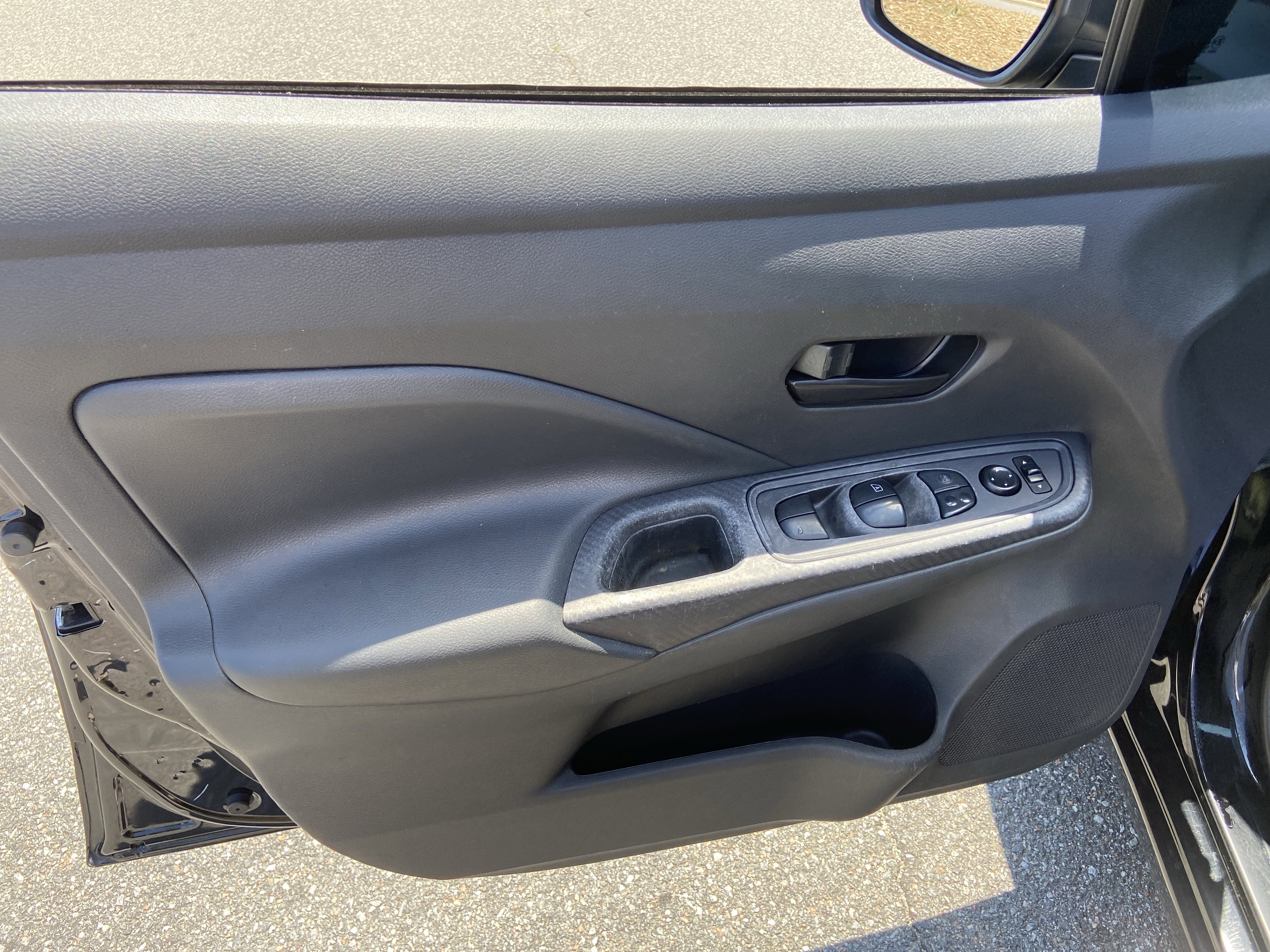 Used 2023 Super Black Nissan S image 9