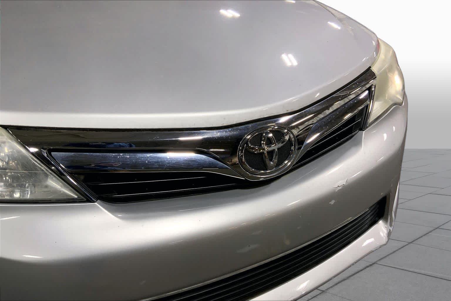 Used 2014 Classic Silver Metallic Toyota LE image 30
