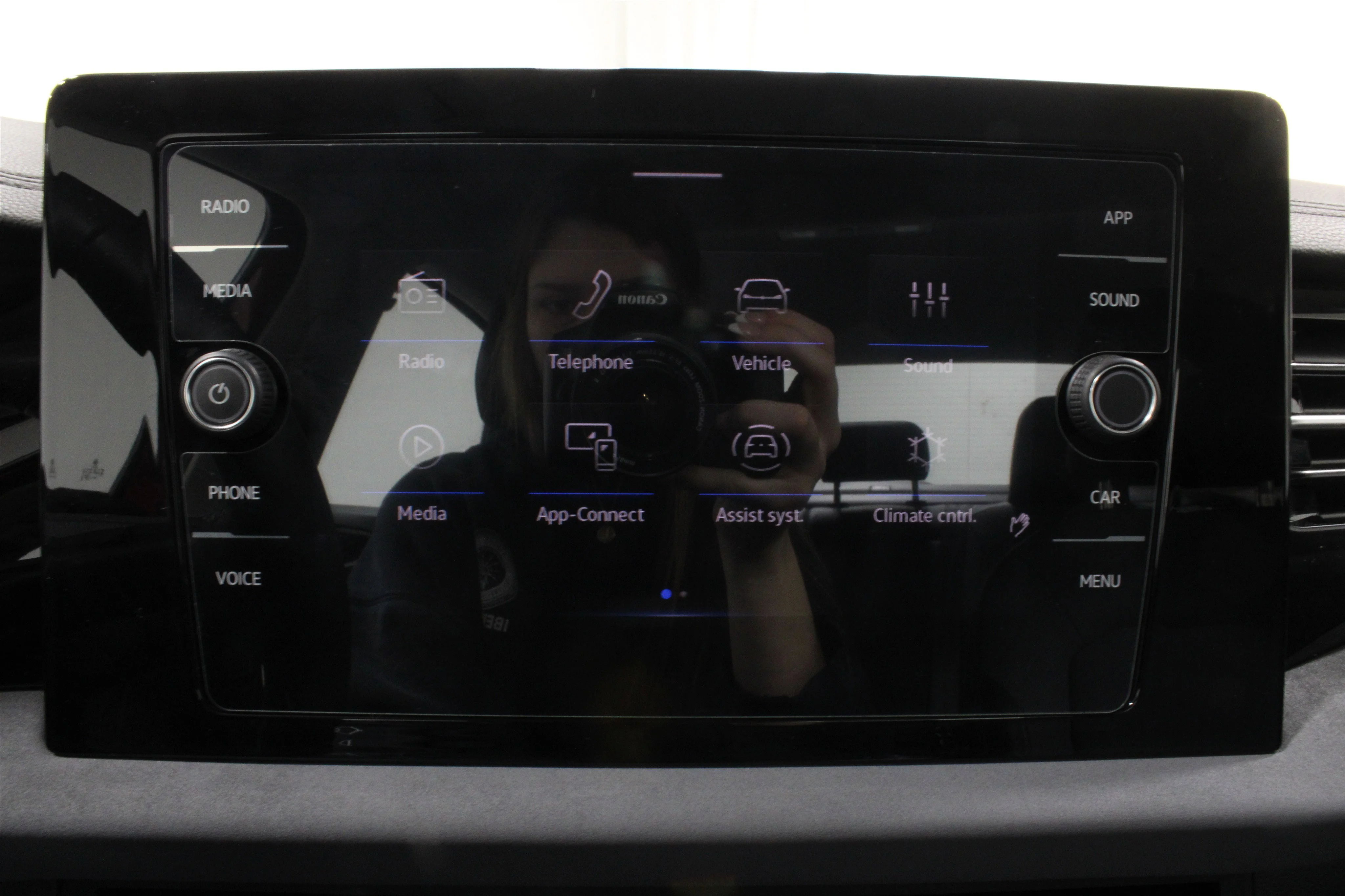 2025 Volkswagen Jetta SE - Photo 13