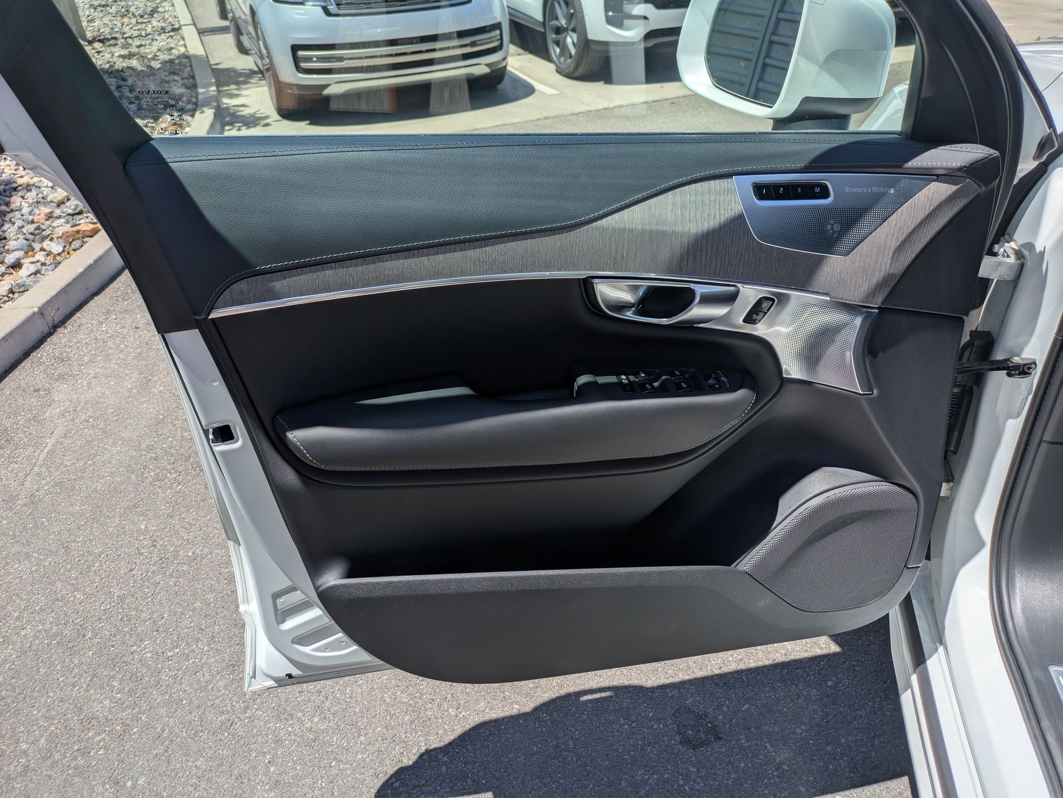 Certified Used 2023 Crystal White Volvo Ultimate image 12