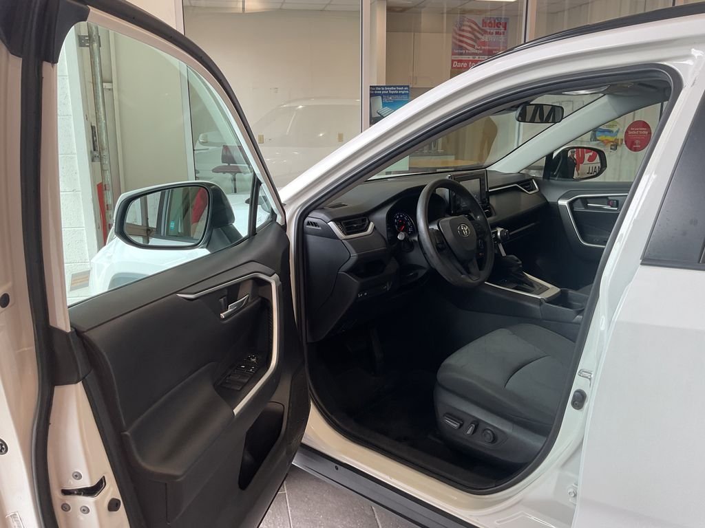 Used 2021 White Toyota XLE image 12