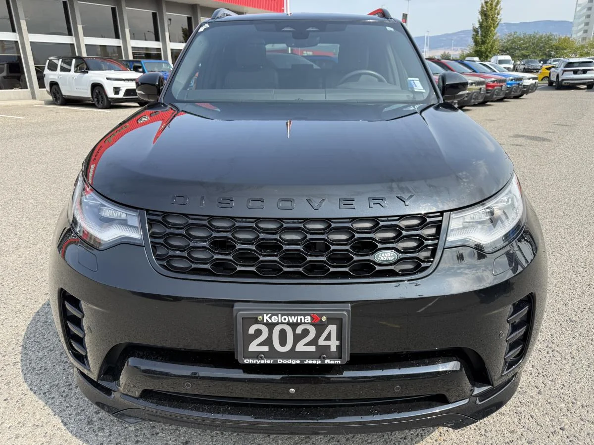Used 2024 Black Land Rover Dynamic Se image 2