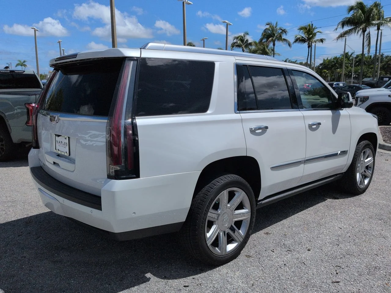 Used 2017 Crystal White Tricoat Cadillac Premium Luxury image 5