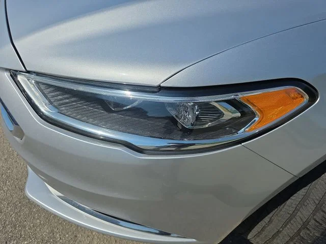 Used 2018 Silver Ford SE image 30