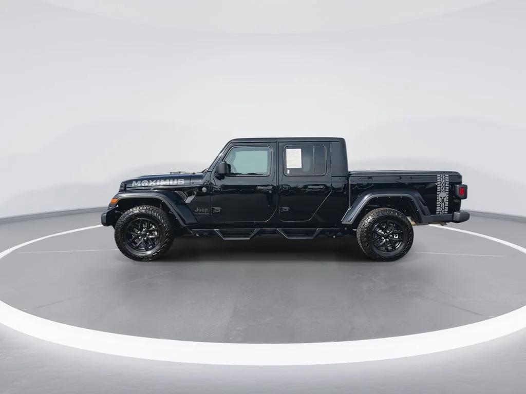 Used 2022 Black Jeep Altitude image 5