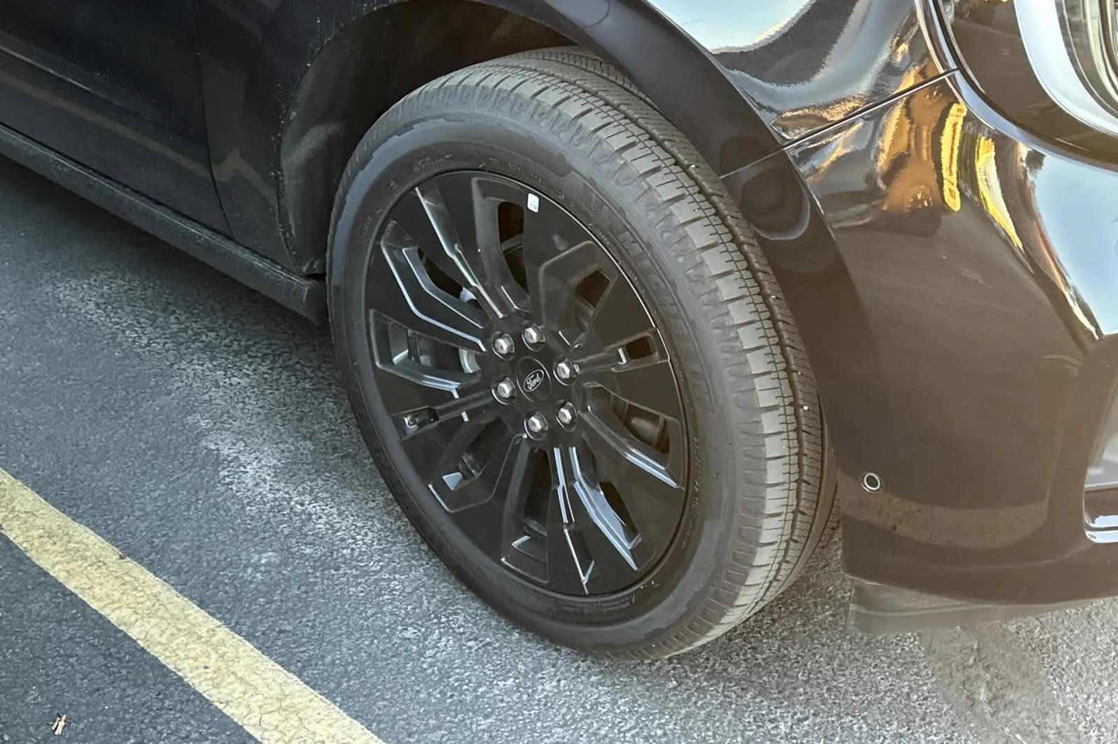 Used 2025 Agate Black Metallic Ford Platinum image 9