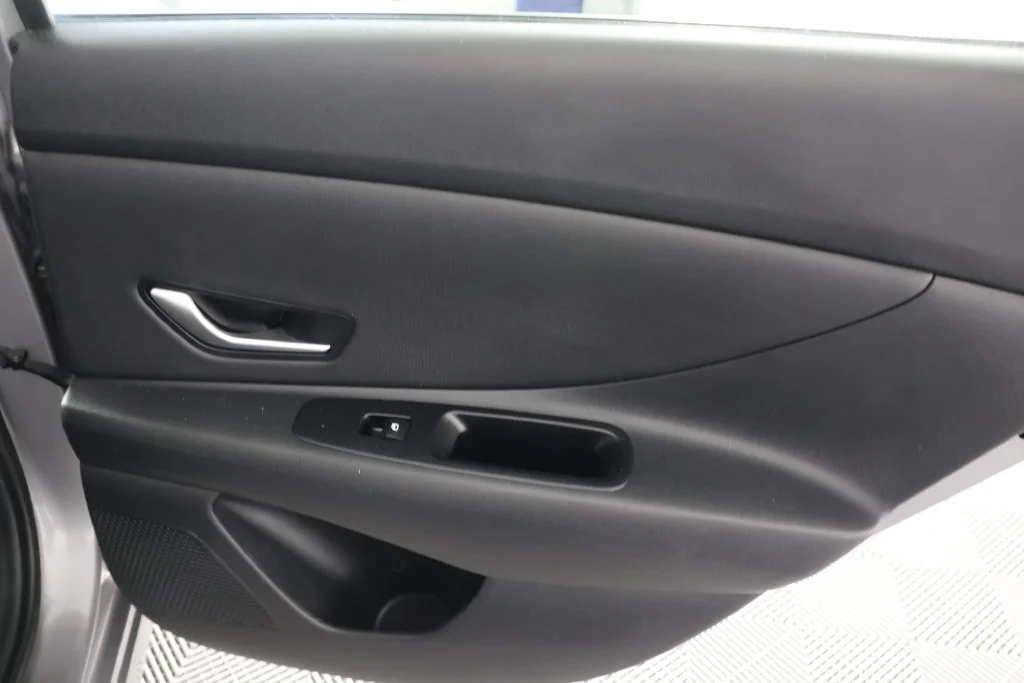 Used 2025 Fluid Metal Hyundai SEL Convenience image 28