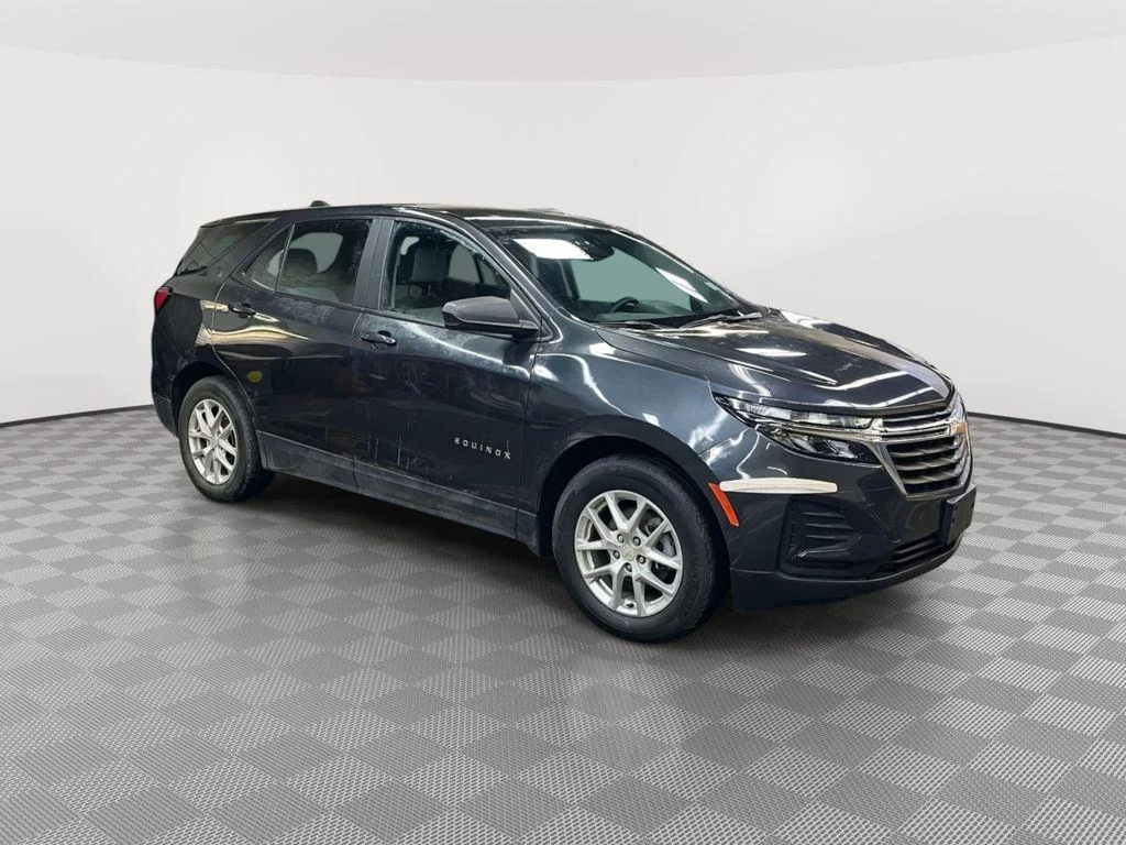 2022 Chevrolet Equinox LS's photo