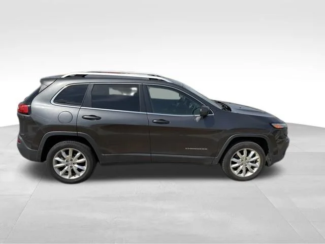 Used 2016 Gray Jeep Limited image 2