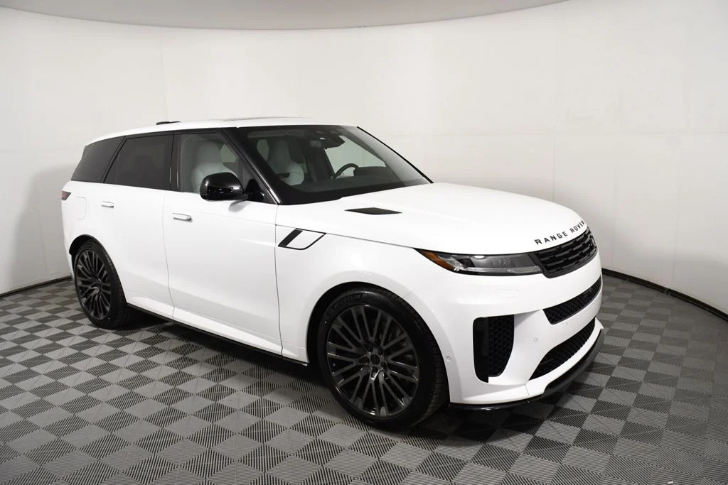New 2026 Ostuni Prl Whi Land Rover SV image 8
