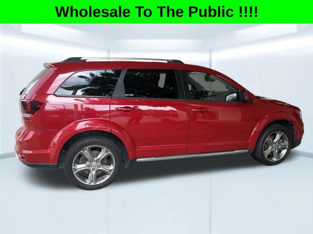 Used 2016 Red Dodge Crossroad image 3