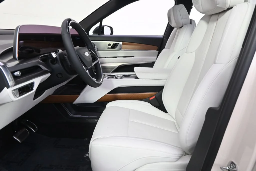 2027 Cadillac VISTIQ Sport - Photo 13