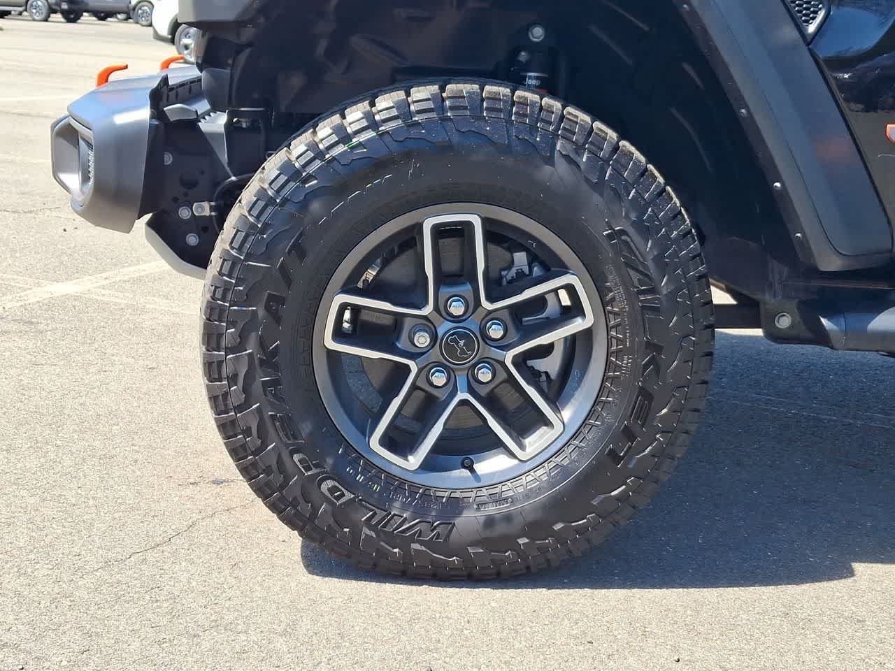 Certified Used 2025 Black Clearcoat Jeep Mojave image 29