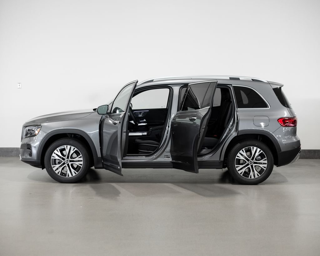 New 2026 Mountain Grey Metallic Mercedes-Benz GLB 250 image 3