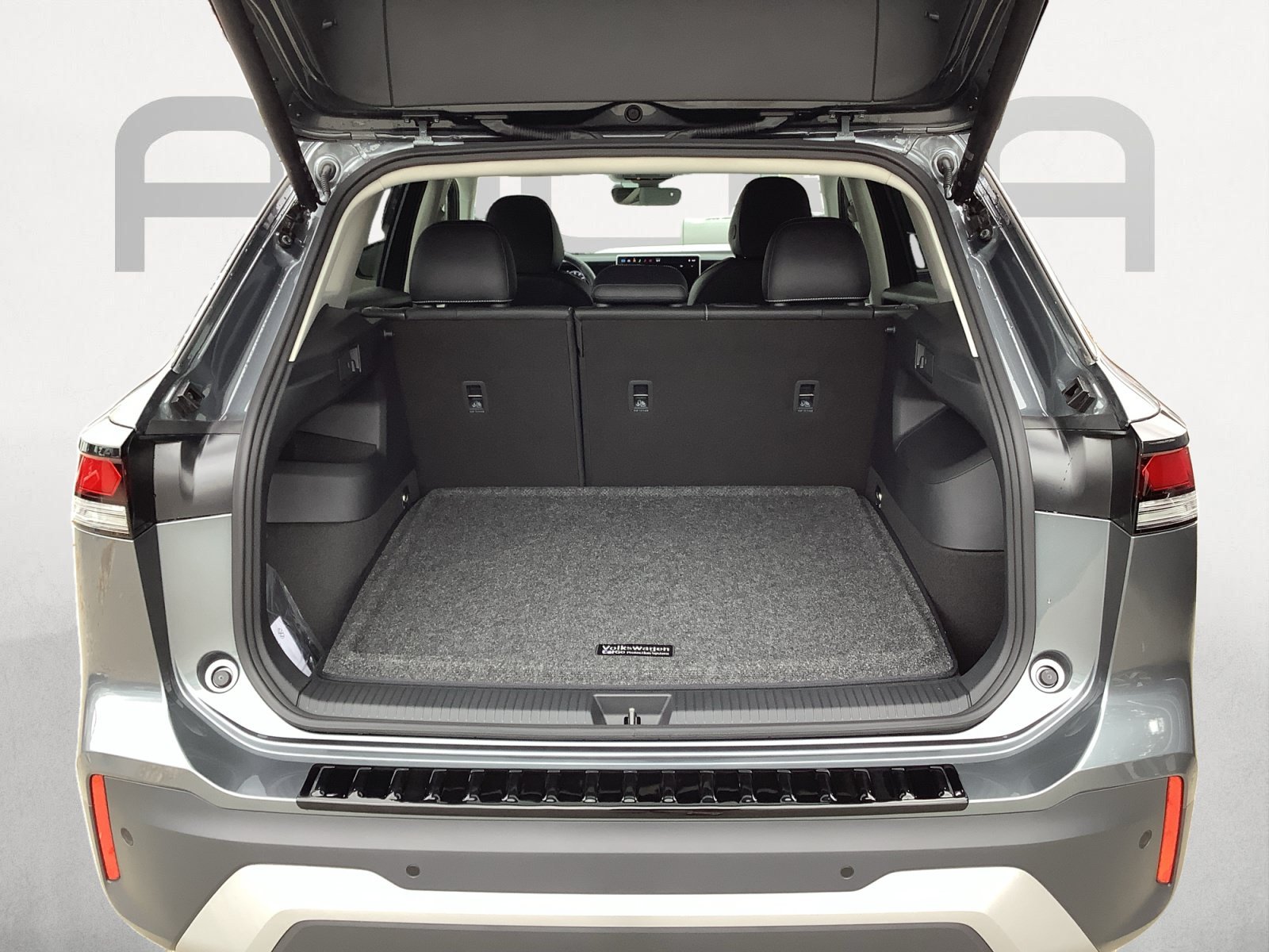 New 2026 Platinum Gray Metallic Volkswagen SE image 10