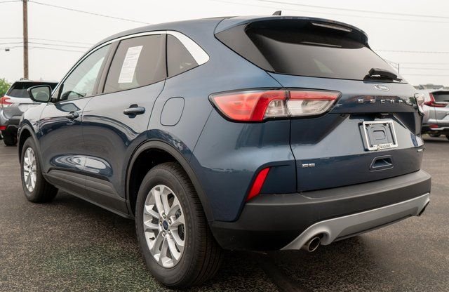 Used 2020 Blue Metallic Ford SE image 8