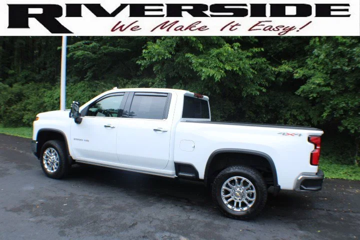 Used 2025 Summit White Chevrolet LTZ image 3