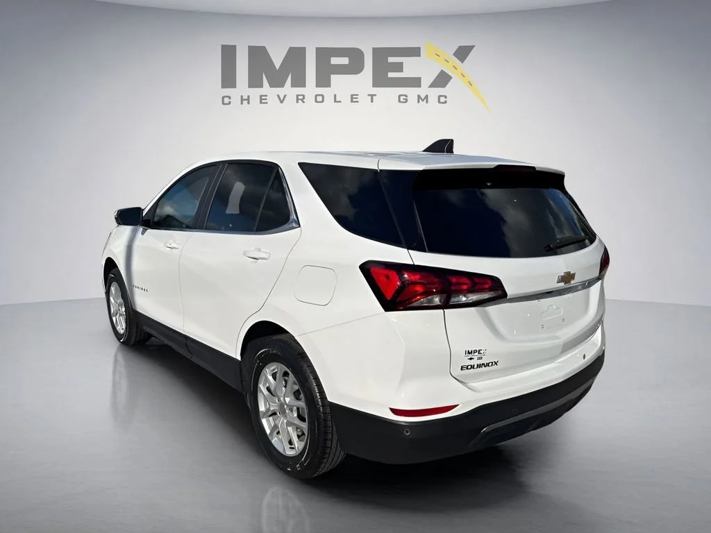 Used 2024 Summit White Chevrolet LT image 3