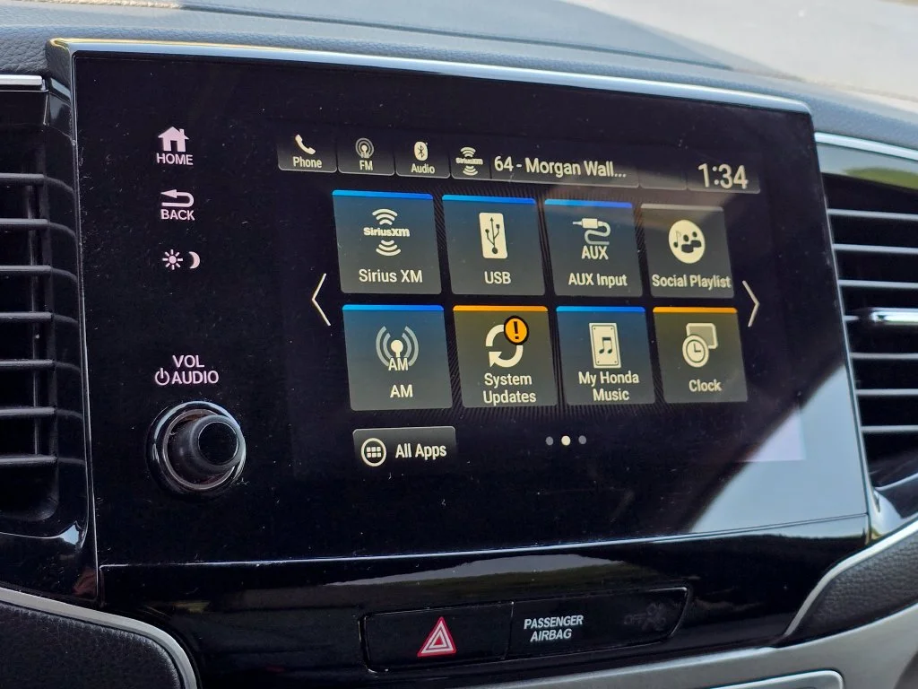 Used 2023 Silver Honda EX-L image 43