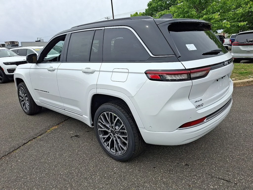 New 2026 Bright White Clear-Coat Exterior Paint Jeep Summit image 3