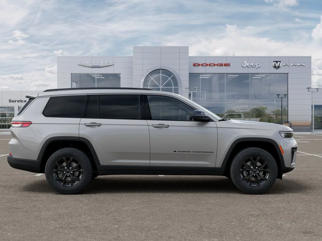 New 2026 Silver Zynith Exterior Paint Jeep Altitude image 21