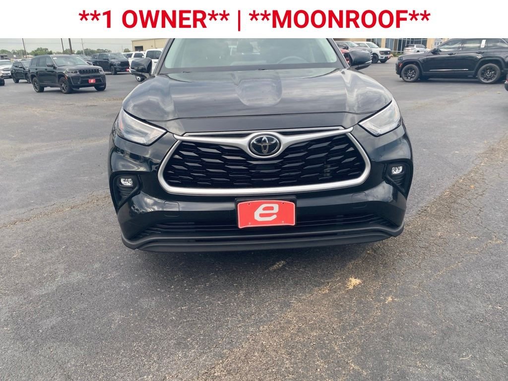 Used 2022 Black Toyota XLE image 2