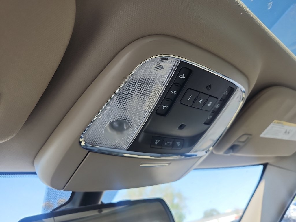 Used 2015 Champagne Jeep Limited image 31
