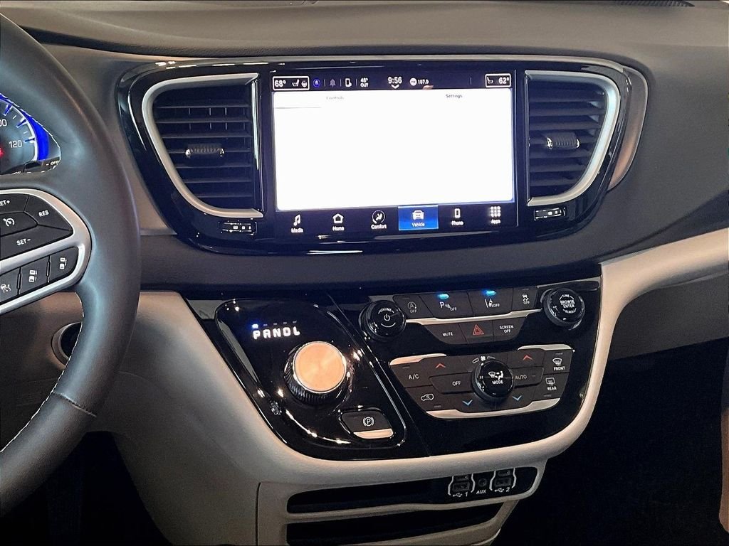 Used 2023 Black Chrysler Touring L image 19
