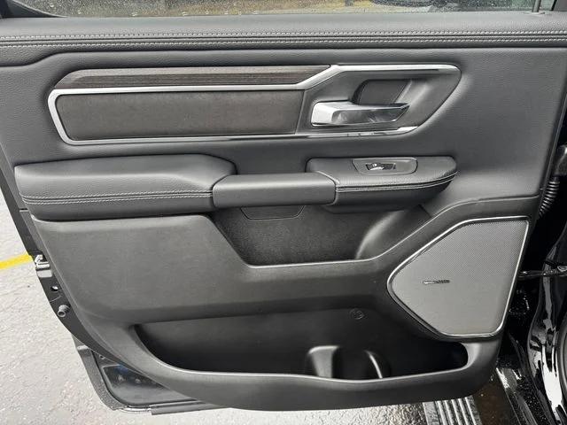 New 2026 Diamond Black Crystal Pearl-Coat Exterior Paint RAM LARAMIE image 18