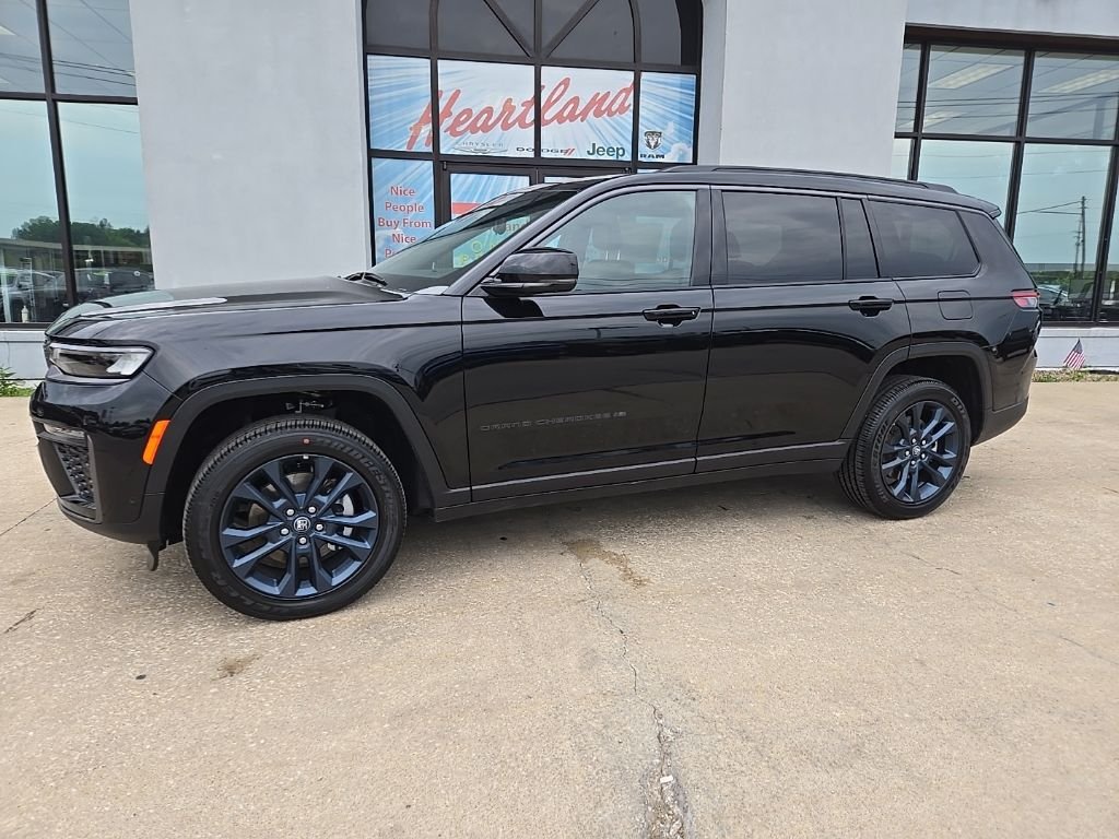 New 2026 Diamond Black Crystal Pearl-Coat Exterior Paint Jeep  image 4