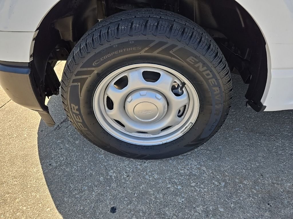 Used 2021 White Ford XL image 27