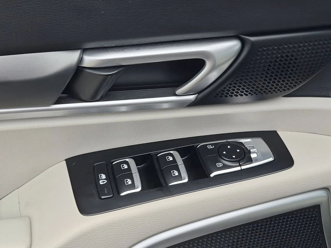 Certified Used 2022 Gravity Gray Kia S image 24