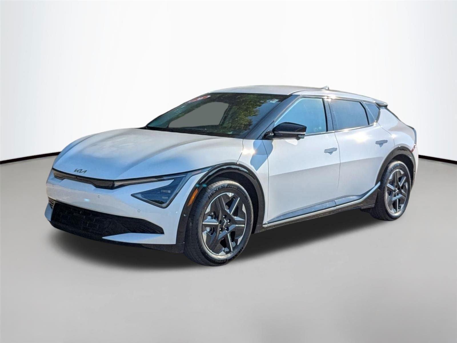 2025 Kia EV6 Wind's photo