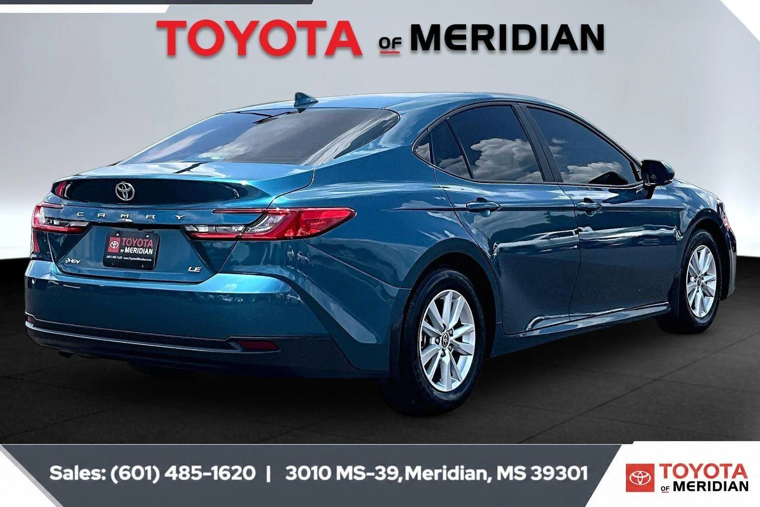 Used 2025 Ocean Gem Toyota LE image 11