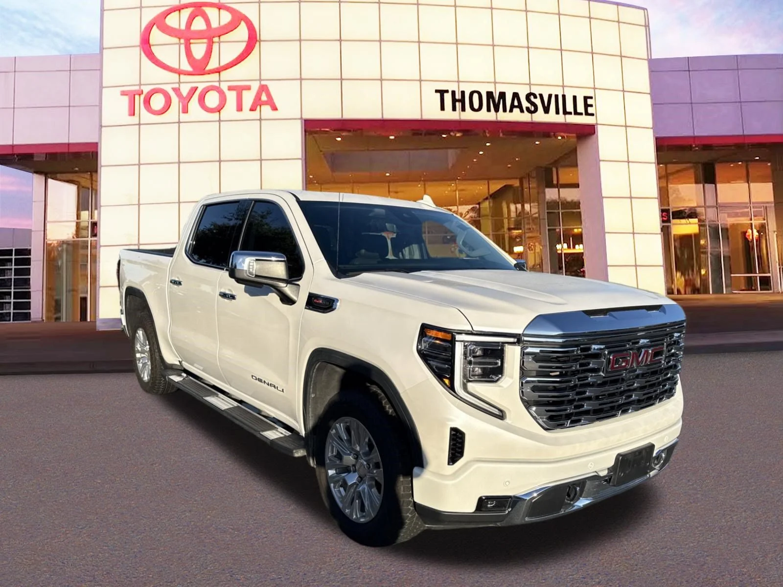 Used 2024 White Frost Tricoat GMC Denali image 3