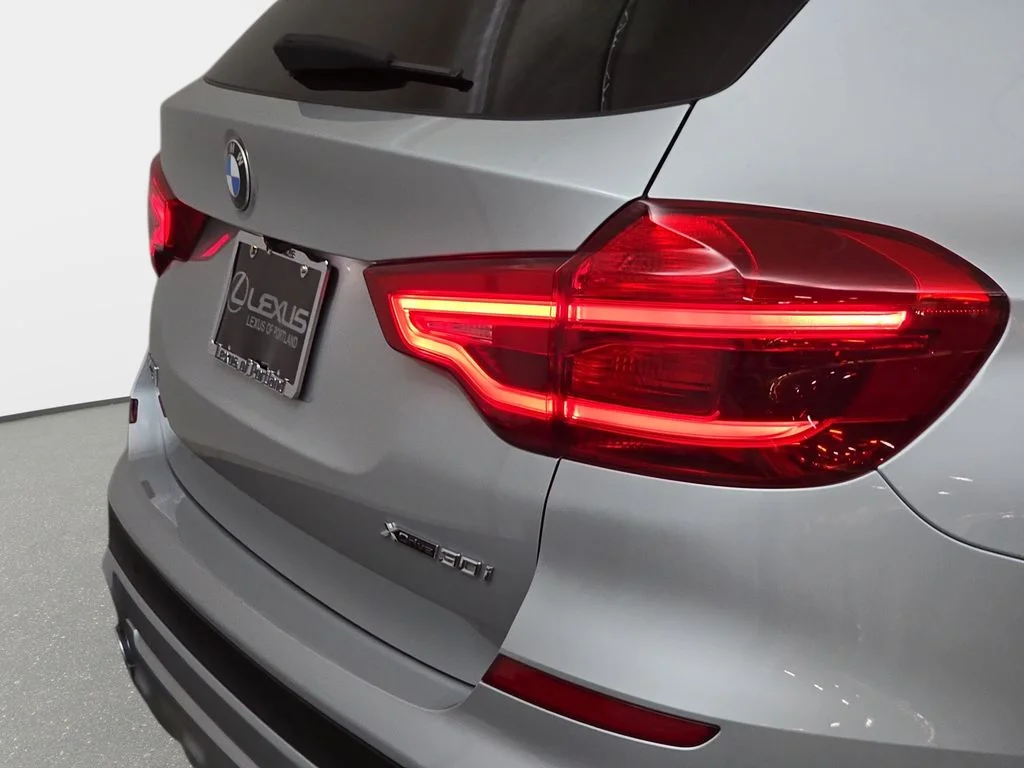 Used 2019 Silver BMW xDrive30i image 34