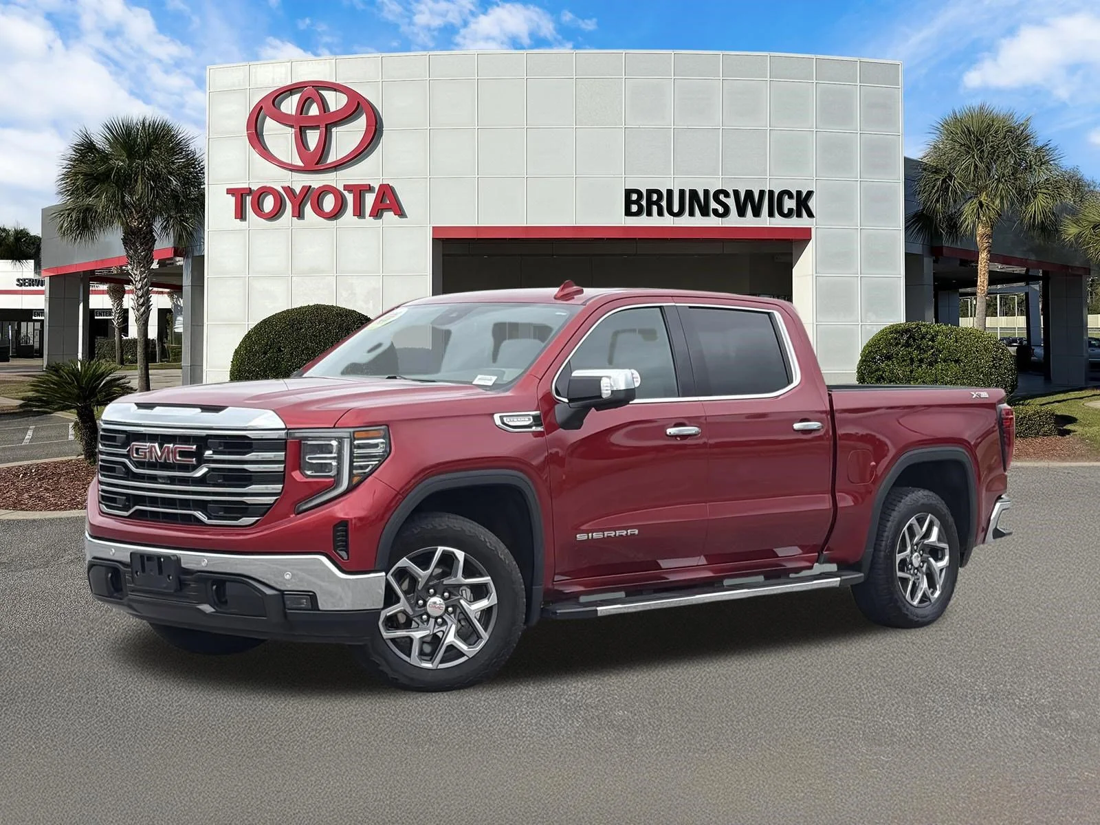 2024 GMC Sierra 4WD Crew Cab Short Box SLT's photo