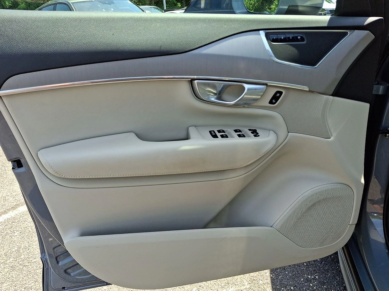 Used 2023 Thunder Grey Metallic Volvo Core image 13