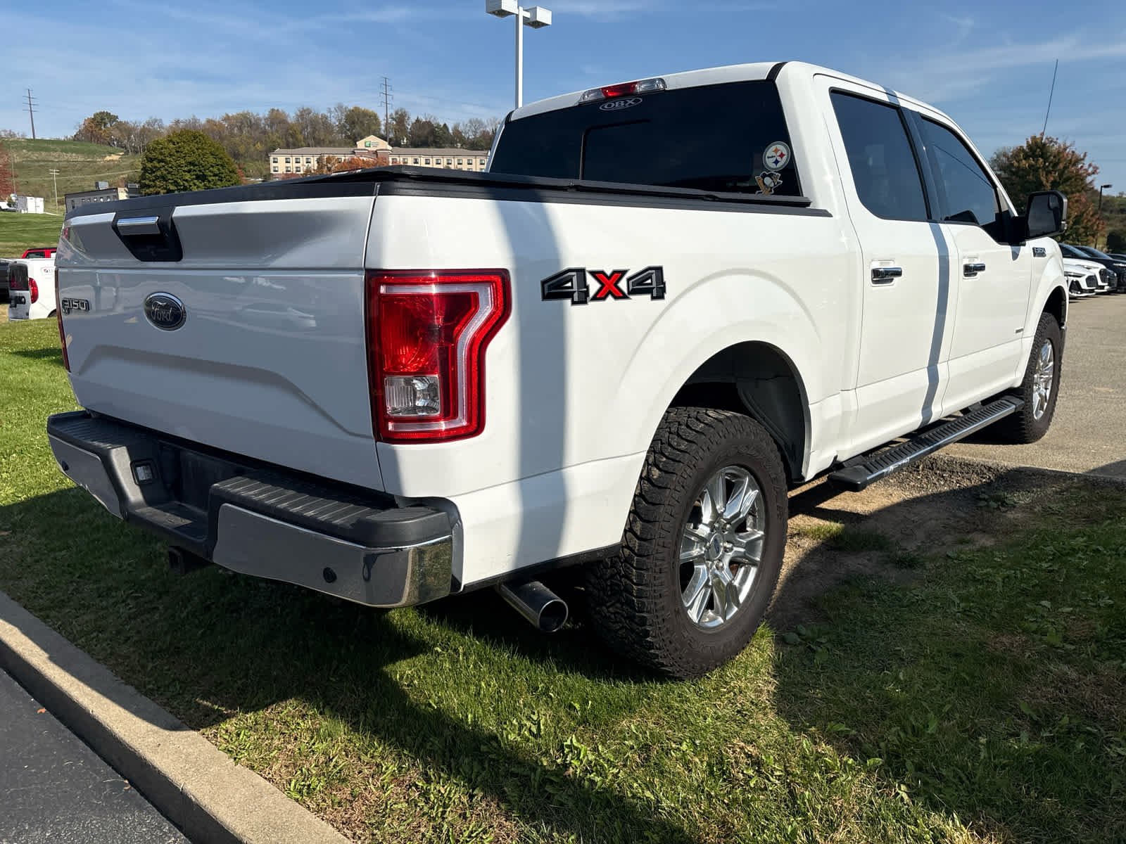 Used 2017 Oxford White Ford XLT image 9