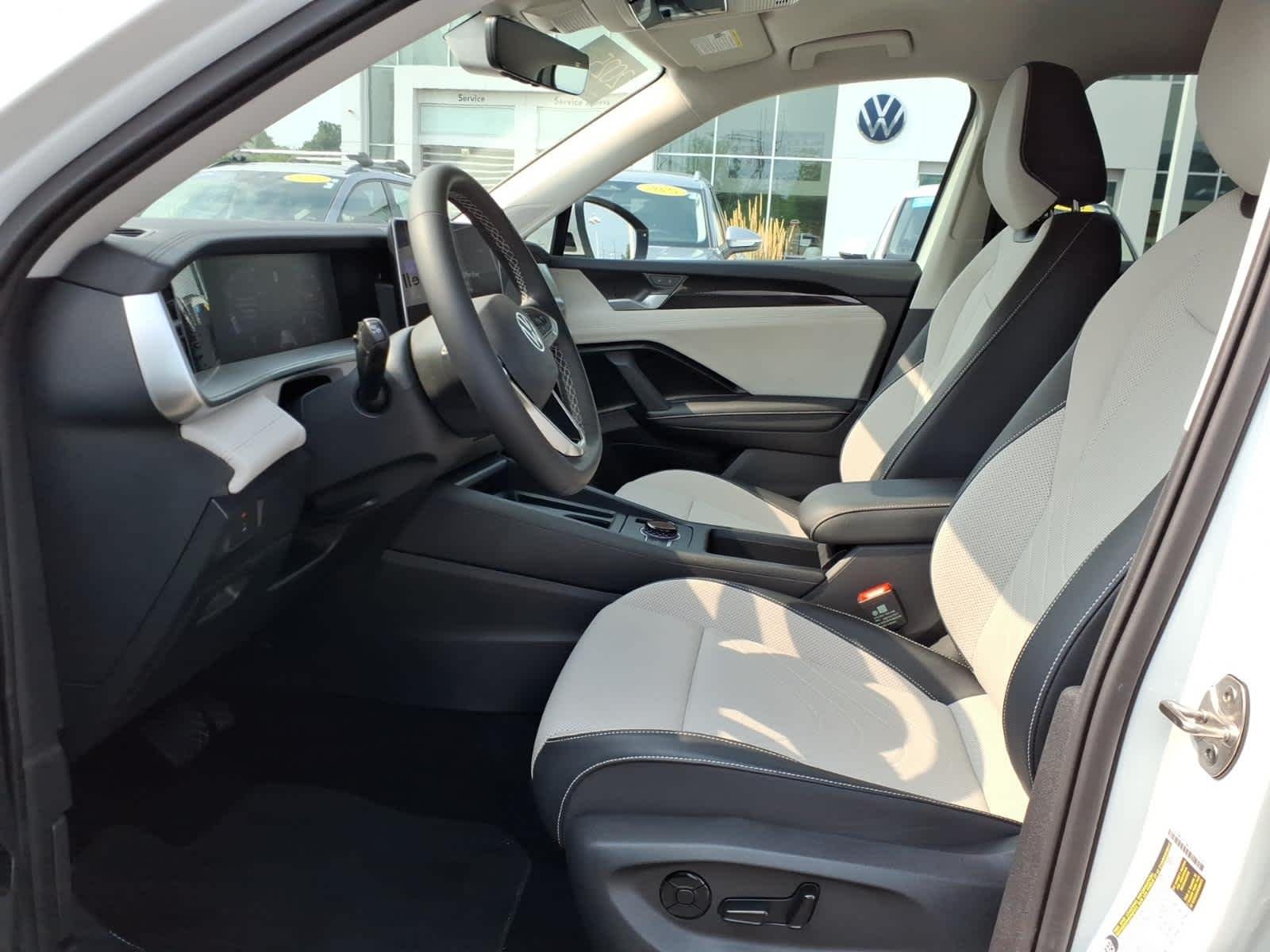 Certified Used 2025 Pure White Volkswagen SE image 11
