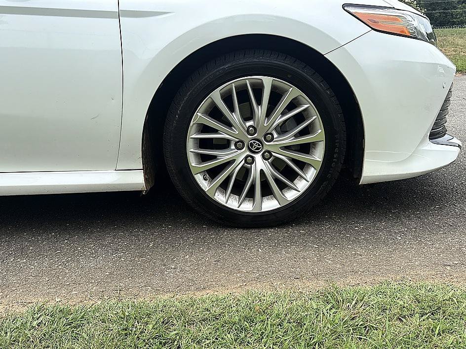 Used 2018 Wind Chill Pearl Toyota XLE image 11