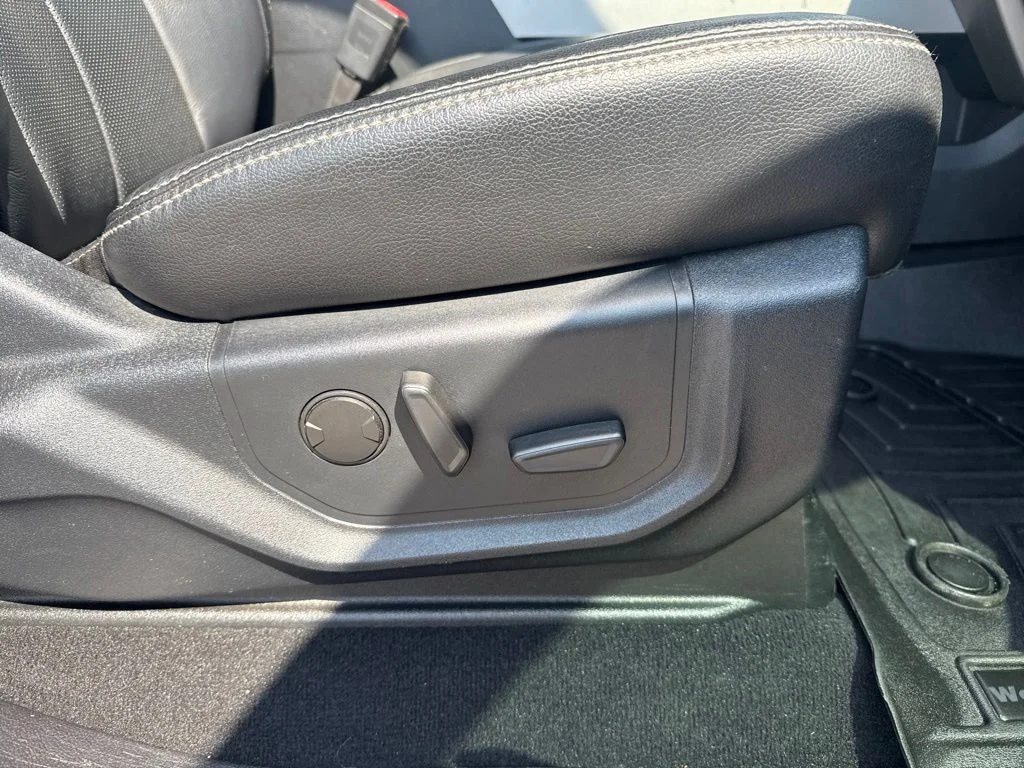 Used 2020 Gray Ford Lariat image 27